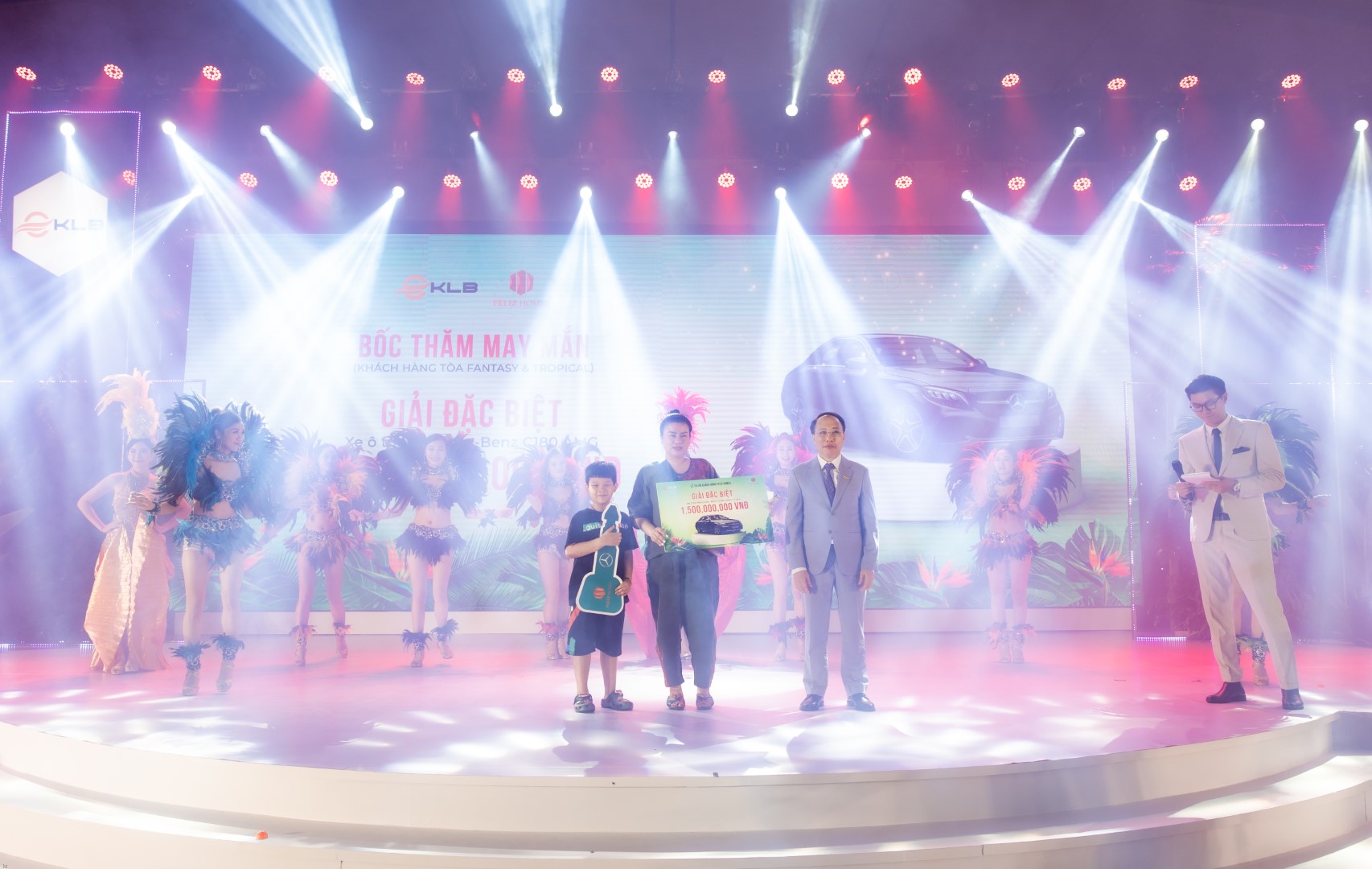 [B&Aacute;O D&Acirc;N TR&Iacute;] &ndash; GIẢI THƯỞNG XE MERCEDES TRI &Acirc;N KH&Aacute;CH H&Agrave;NG FELIZ HOMES Đ&Atilde; T&Igrave;M ĐƯỢC CHỦ NH&Acirc;N